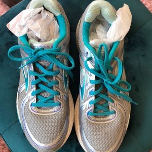 Gently used Brooks Adrenaline Sz 11.5